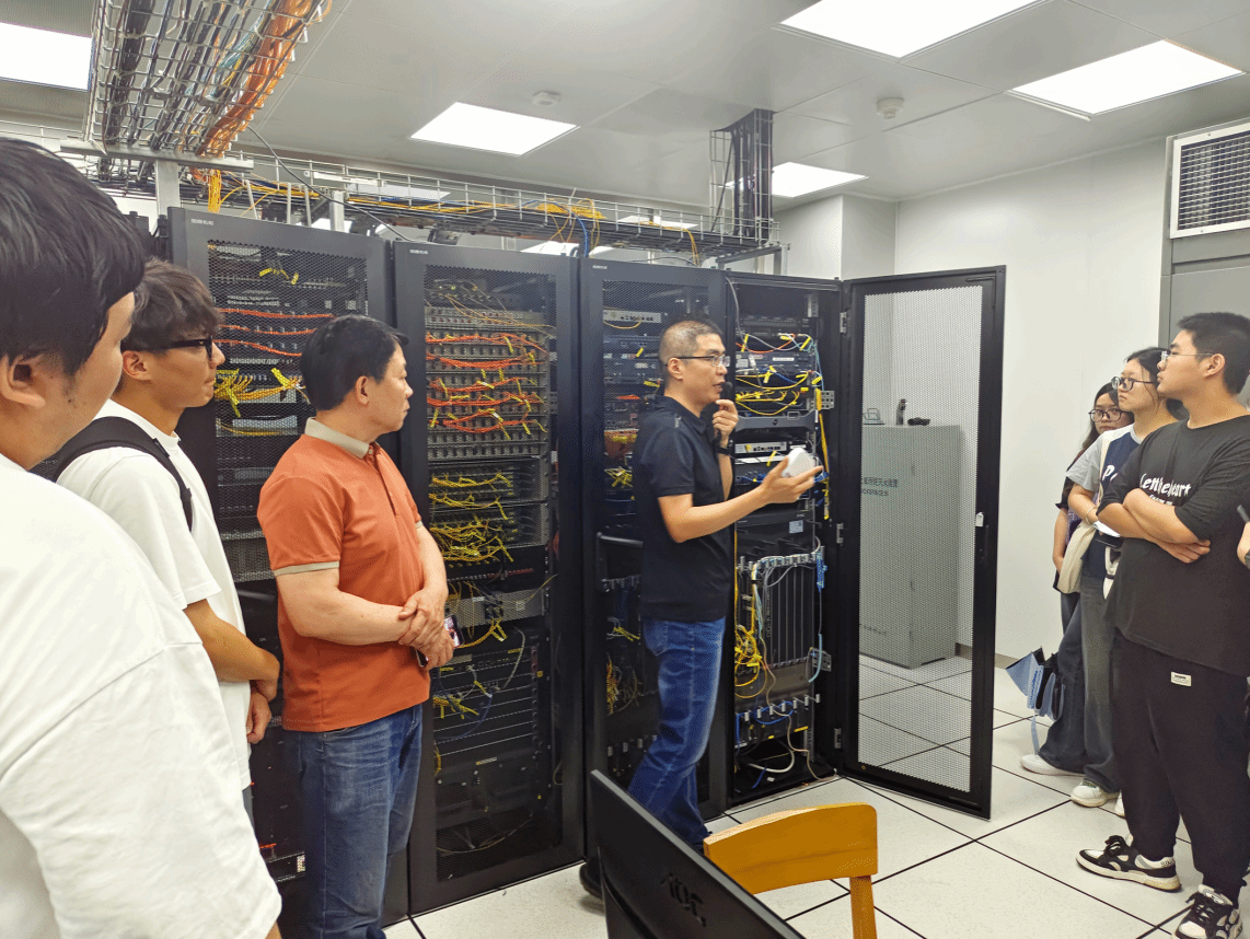 信息工程學(xué)院赴信息與現(xiàn)代教育技術(shù)中心開展計(jì)算機(jī)系統(tǒng)集成實(shí)踐教學(xué)活動(dòng)